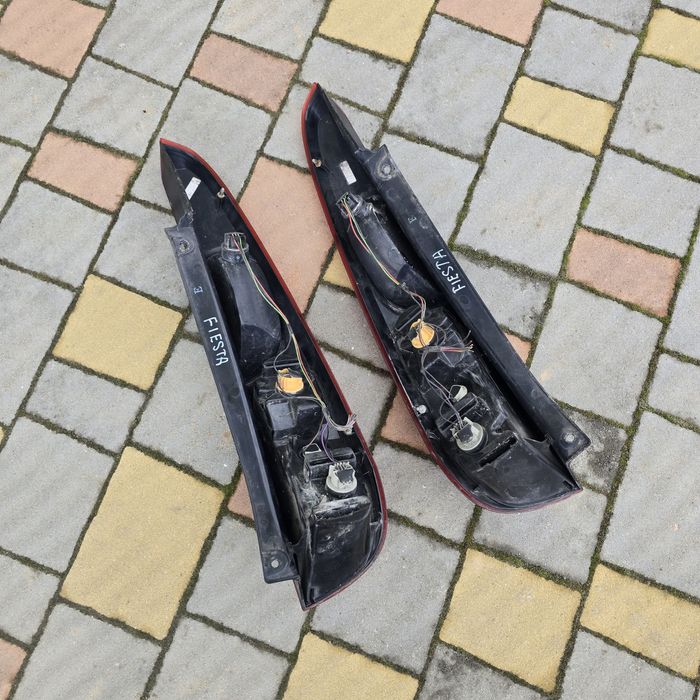 Задні ліхтарі стопи Ford Fiesta Mk5  E410876