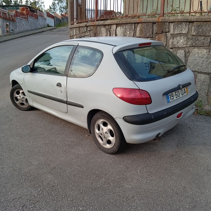 VPeugeot 206. Ano 2000 ...  215000km