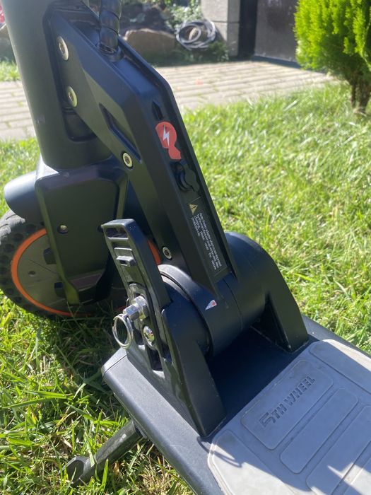 Електросамокат 5TH WHEEL Electric Scooter M2