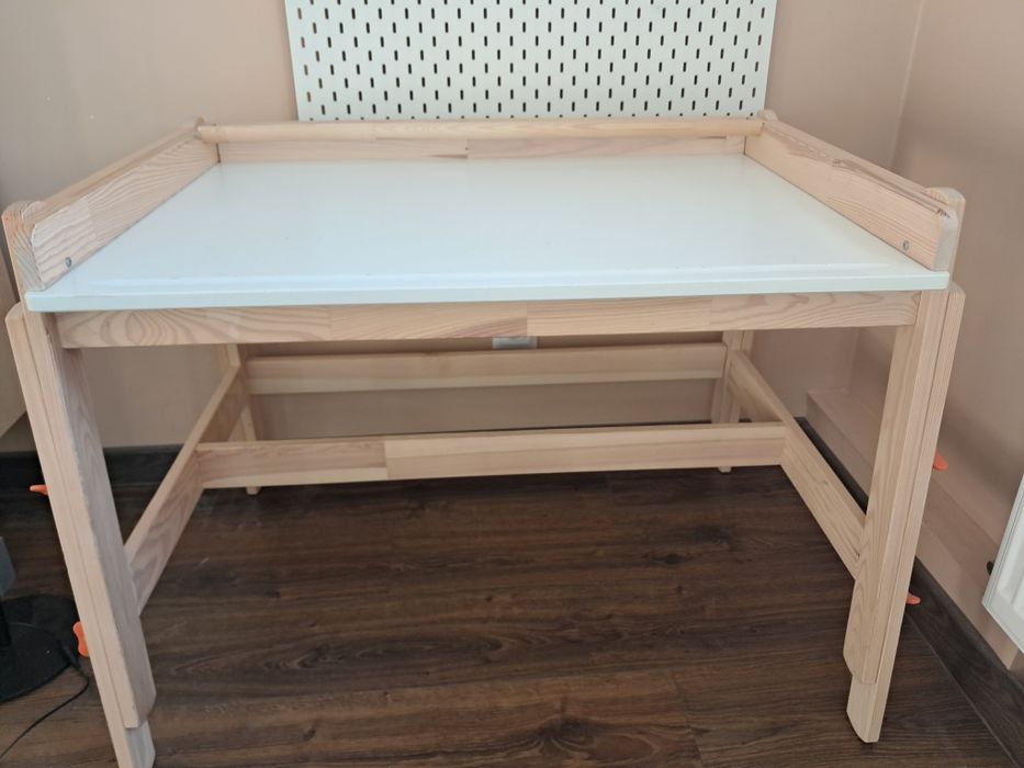 Biurko dla dziecka, regulowane