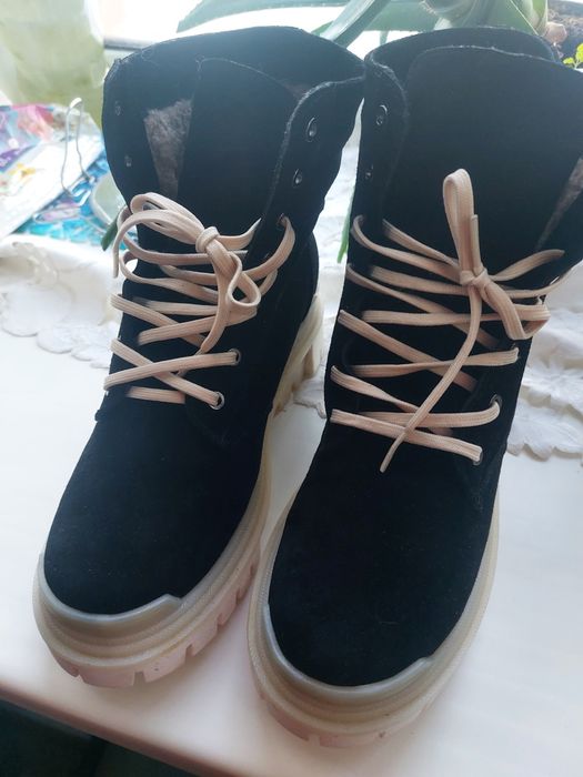 Продам зимові натуральні ботинки р.39