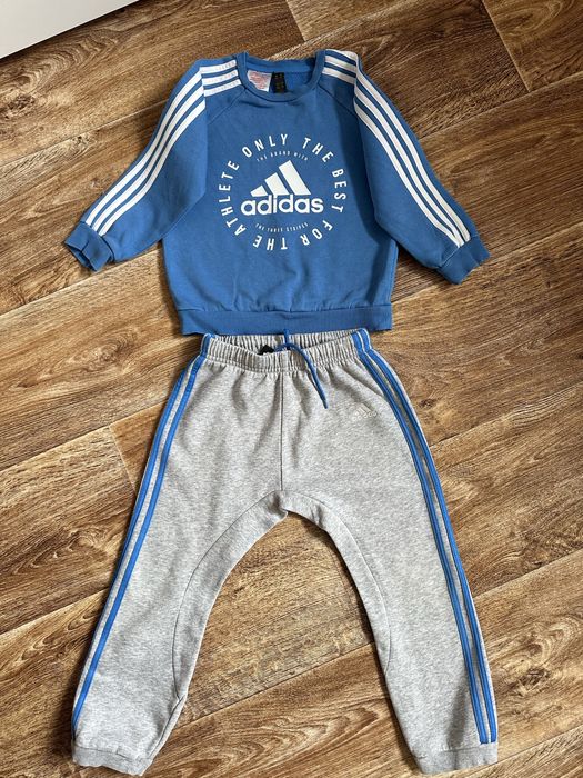 Продам костюм Adidas 3-4 роки
