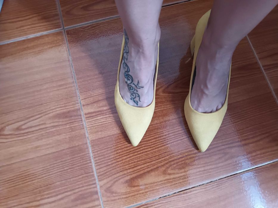 Sapatos mostarda Zara