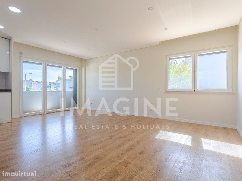 Apartamento T3 com varanda e parqueamento na Quinta da Amizade, Set...
