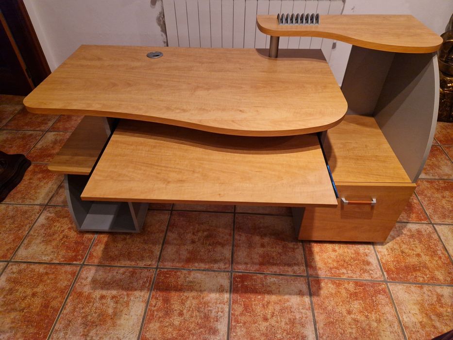 Secretária para escritório ou quarto de estudante