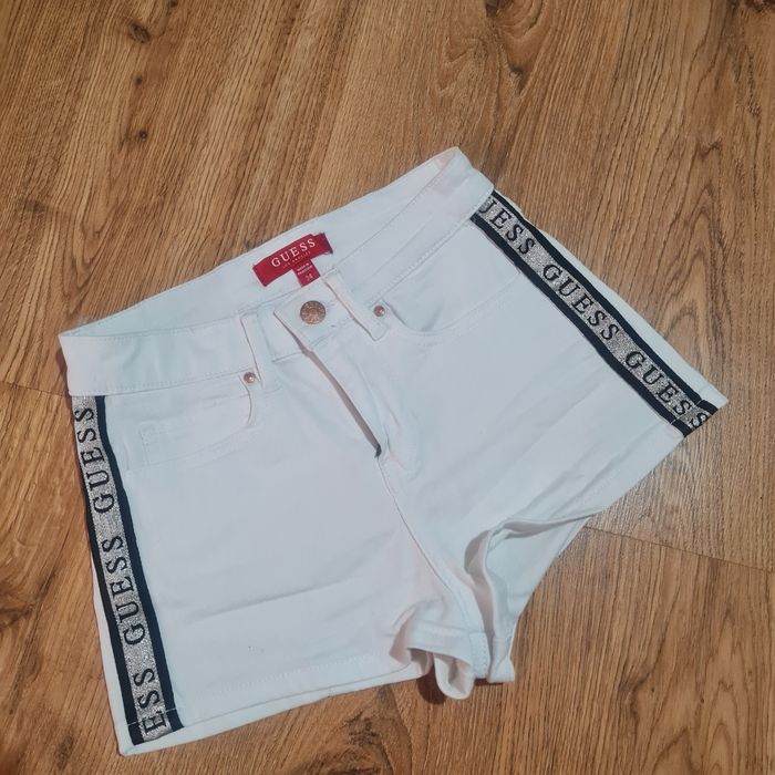 Guess białe spodenki szorty logowane z lampasem r. 24 XS push up wysok