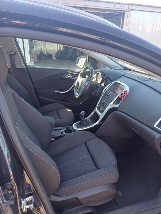 SPRZEDAM Opel Astra J 2011r.