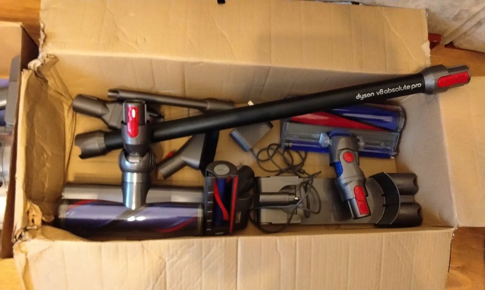 Dyson v8 absolute pro