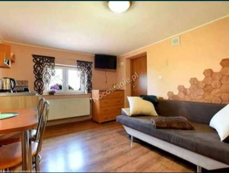 Pokoje dla pracowników z łazienkami i aneksami kuchennymi