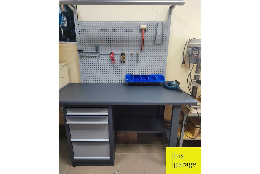 Верстак слюсарний металевий. Ширина верстака 1.8 метра