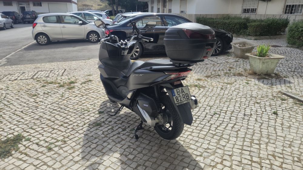 Pcx de 2023 com top case