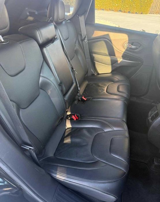 Jeep Cherokee 2019 року