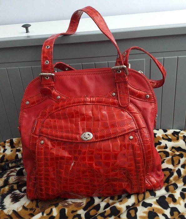 torba czerwona lakierowana wspierasz zwierzaki-aktualne