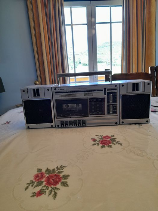 Rádio portátil com leitor de cassetes