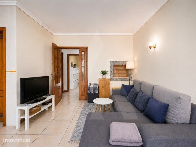 Apartamento T1 com garagem fechada na Praia da Barra