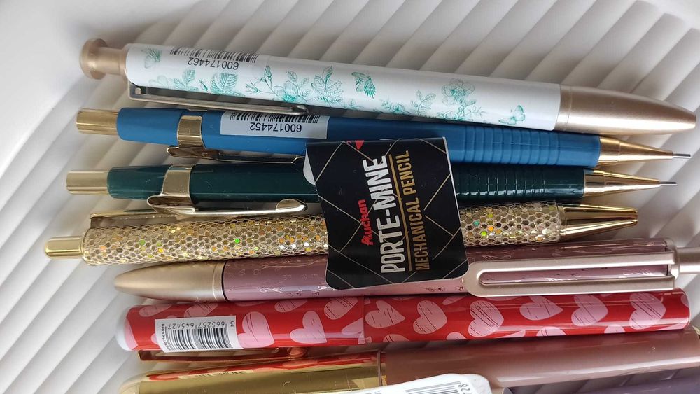 Material Escolar. Regresso às Aulas Lote Esferográficas novas.