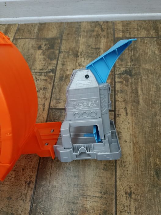 Hot wheels Чемпіон трюків в петлі