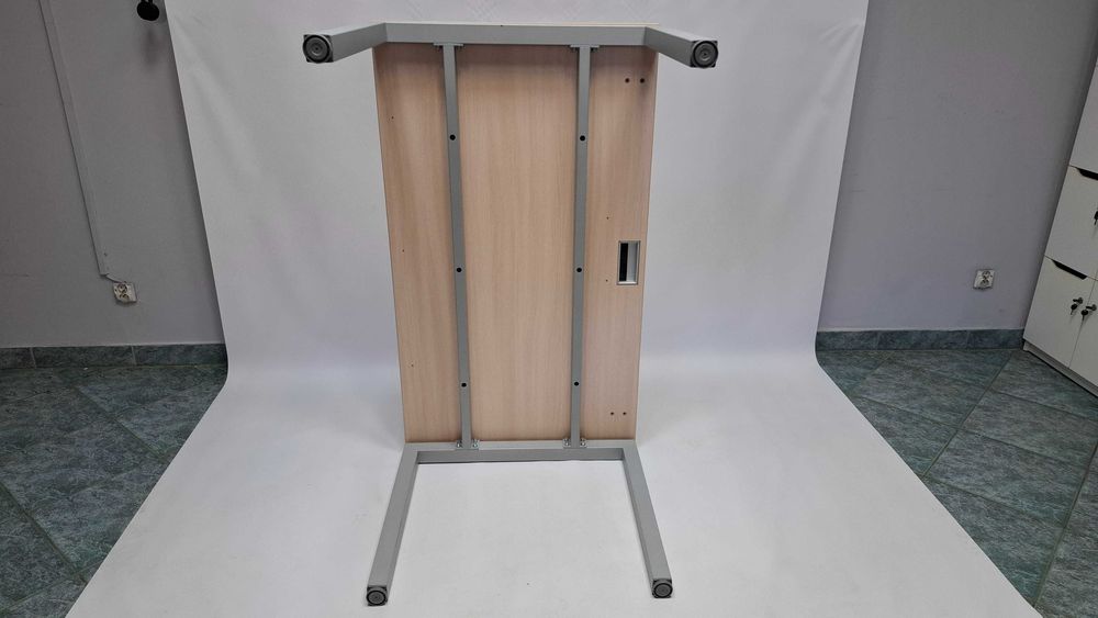 Biurko proste Euronova 140x80 orzech rockford jasny - duża ilość