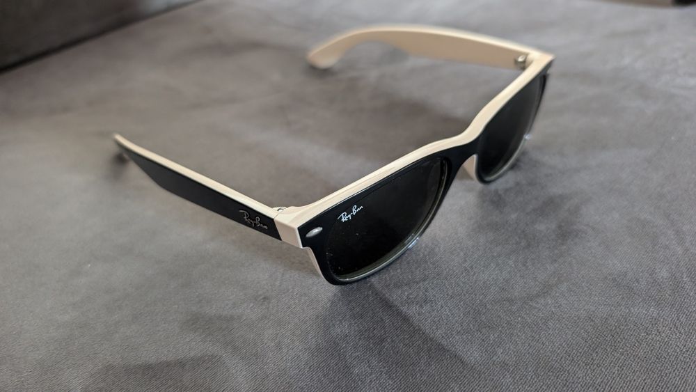 Óculos de sol Rayban preto e branco