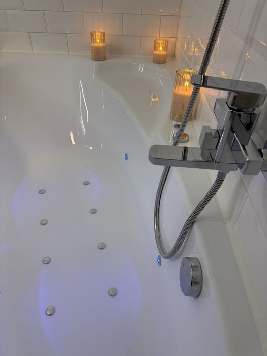 Квартира з Джакузі подобово , пр. Михайла Лушпи, 5 навпроти ТЦ  LAVINA