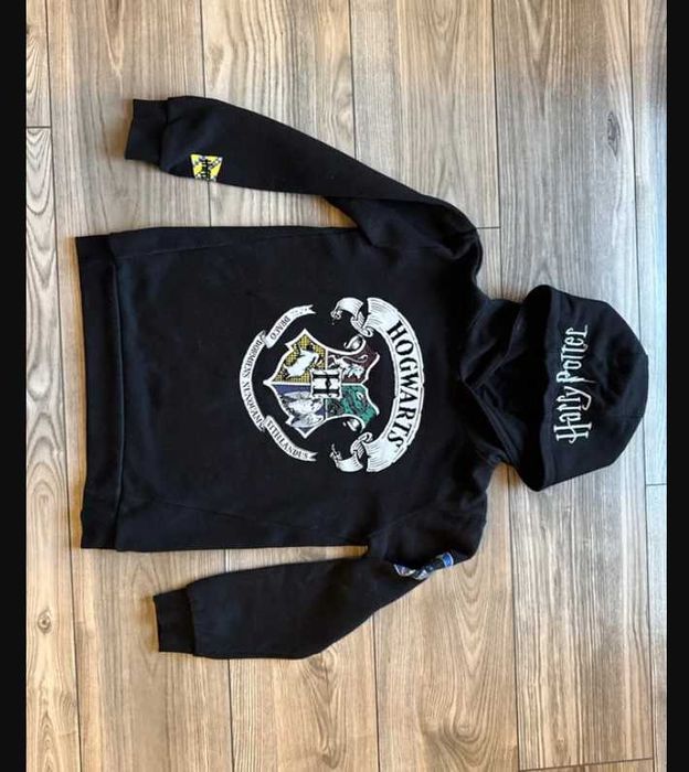 czarna bluza z kapturem i herbem Harry Potter Hogwarts 146 / 152