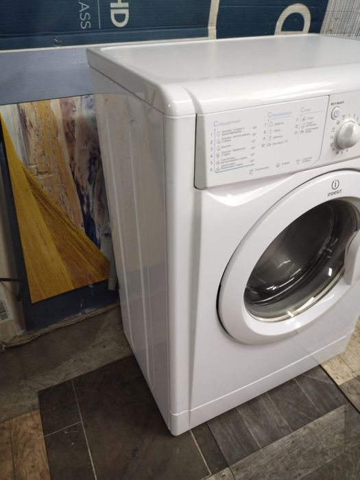 Пральна, стиральная машина Indesit 5кг. 1000 об.