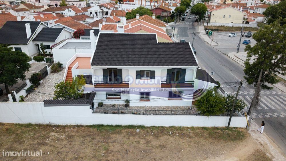 Moradia T6 + 1 em Benavente (B688)