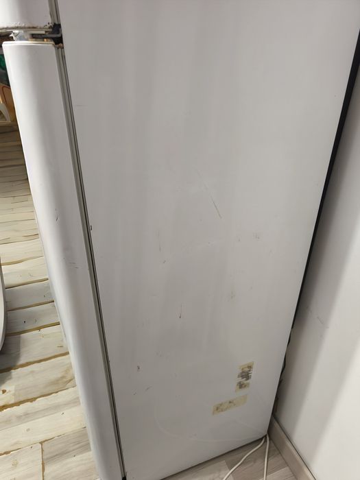 Frigorífico Indesit grande a funcionar bem