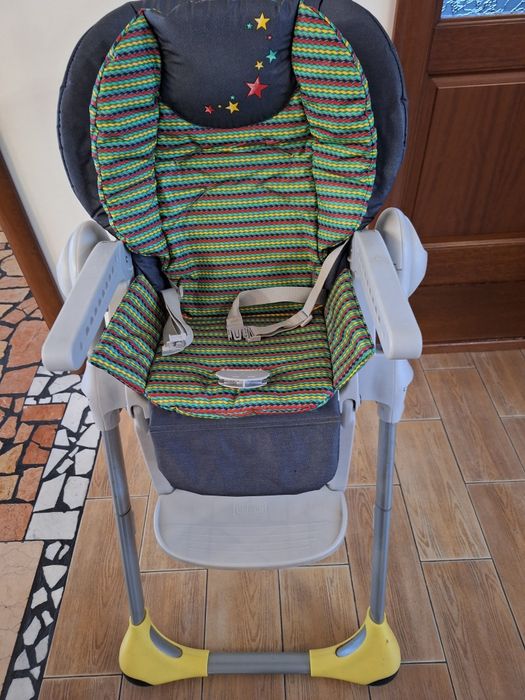 Fotelik dla dziecka do karmienia