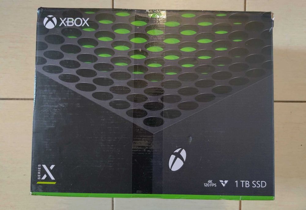 XBOX Series X 1тб + два геймпади