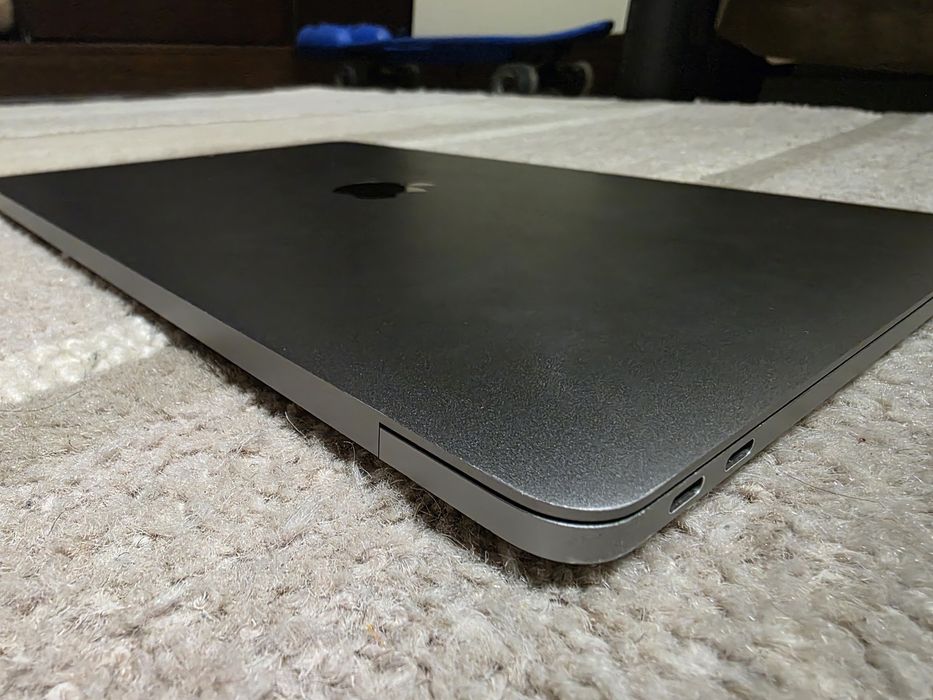 Macbook PRO 2017 A1708  з хорошою батареєю
