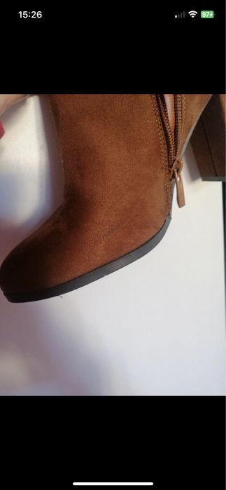 Botki zamszowe z frędzlami