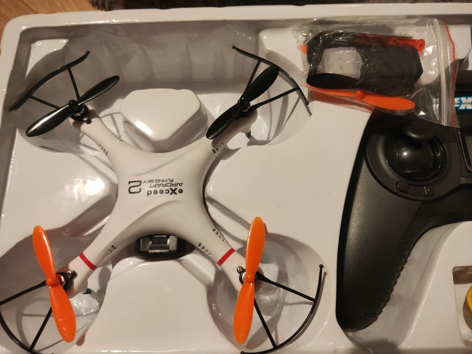 Dron quadrocopter Xblitz Raider