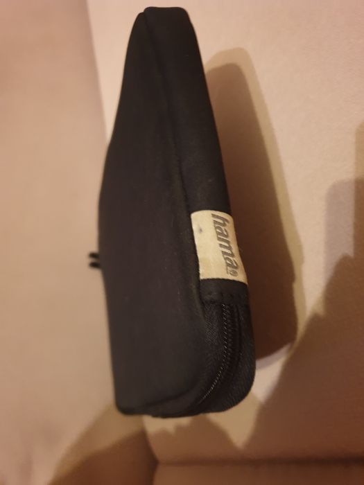 Etui czarne na tablet 10 cali.