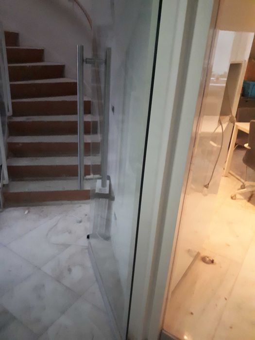 Двері скляні повністю