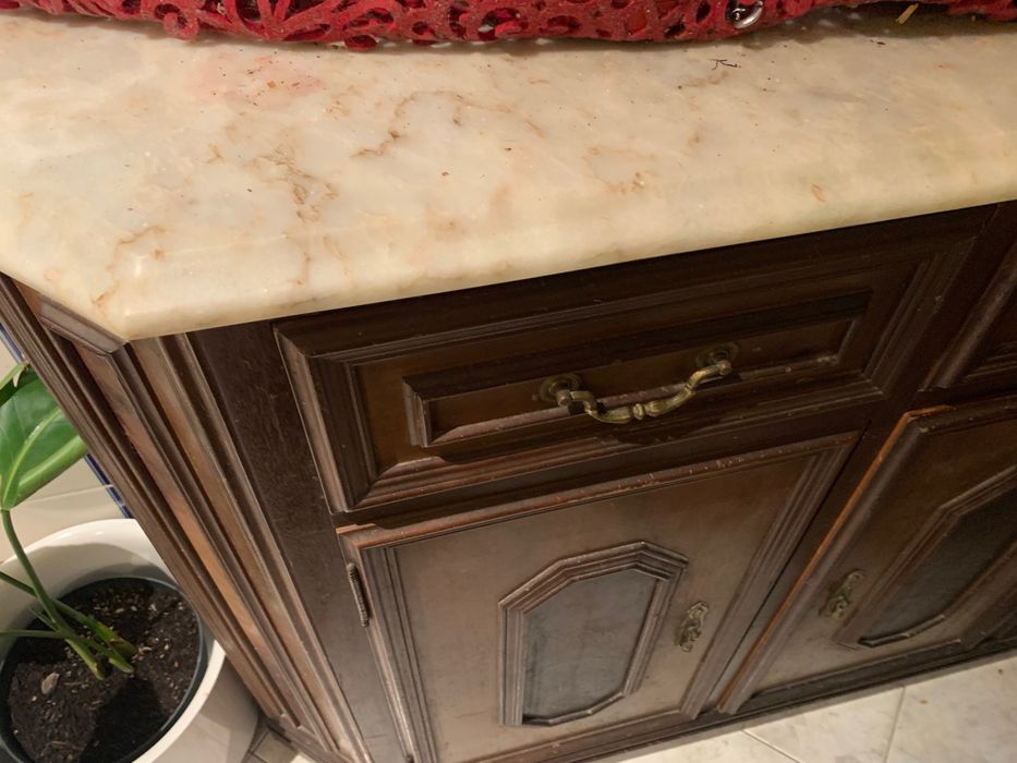 Sapateira com tampo de pedra  de marmore em bom estado