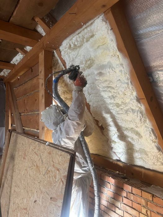 Утеплення пінополіуретаном ППУ Винники