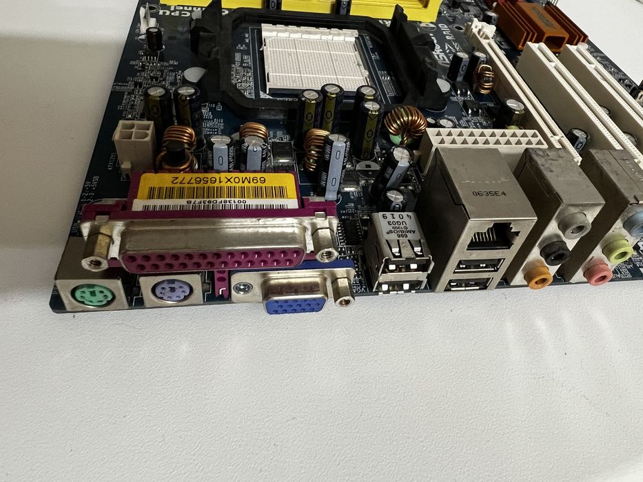 Материнська плата ASRock ALiveNF6G-DVI