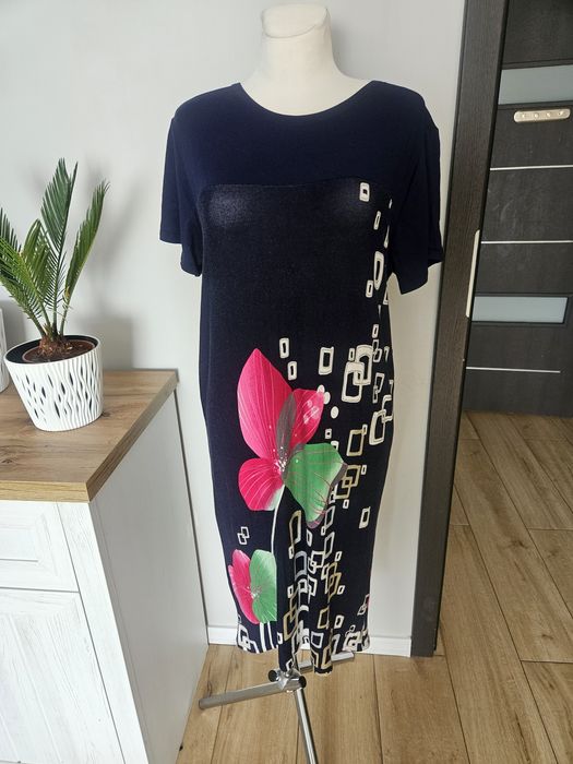 Sukienka w kwiaty Maxi granatowa xl hit