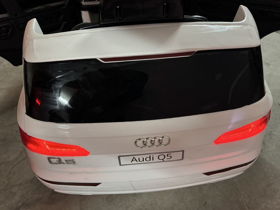 Carro Elétrico Infantil Audi Q5 12V (Com Luzes e Portas Que Abrem) - Branco