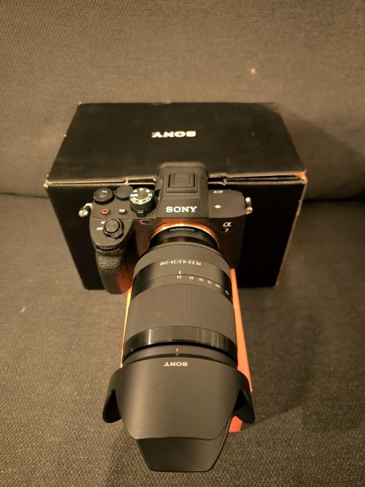 Sony Alpha 7 IV + lente Sony 24-240