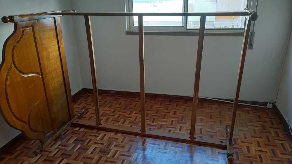Cama de casal em pinho mel, 1.90 x 140 cm - baixa de preço, levantar até 5/07