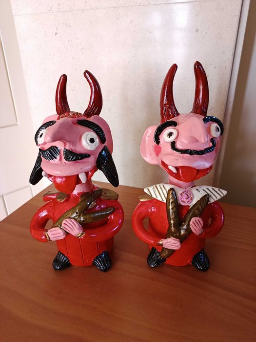 um par de Diabos grandes sem assinatura em ótimo estado