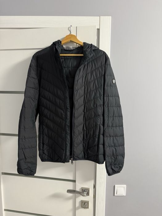 Продам куртку Armani пух перо