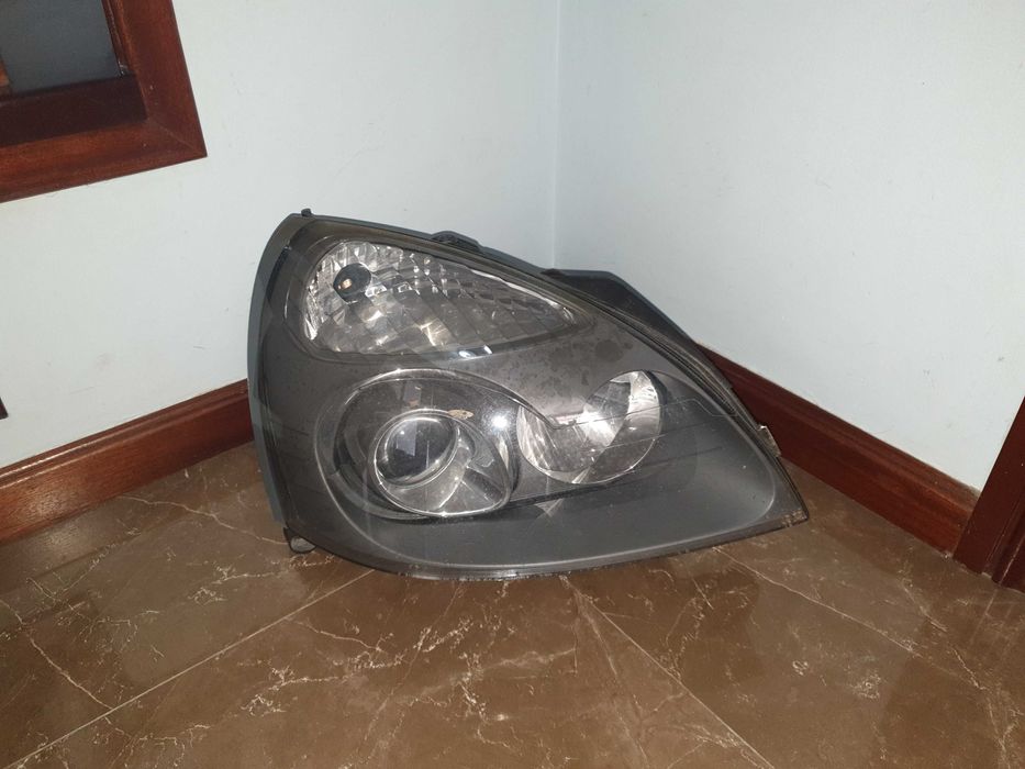 2 Oticas Renault Clio 2 originais (Hella) - D2S XENON