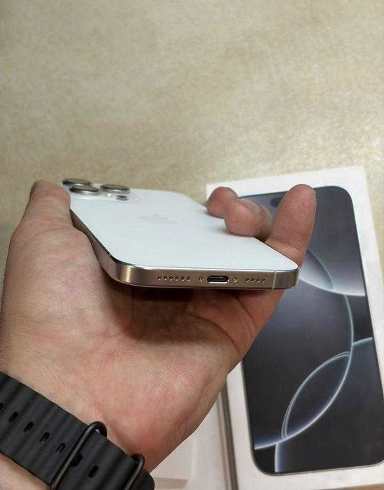 iPhone 16 Pro Max, 256 ГБ, SIM + eSIM