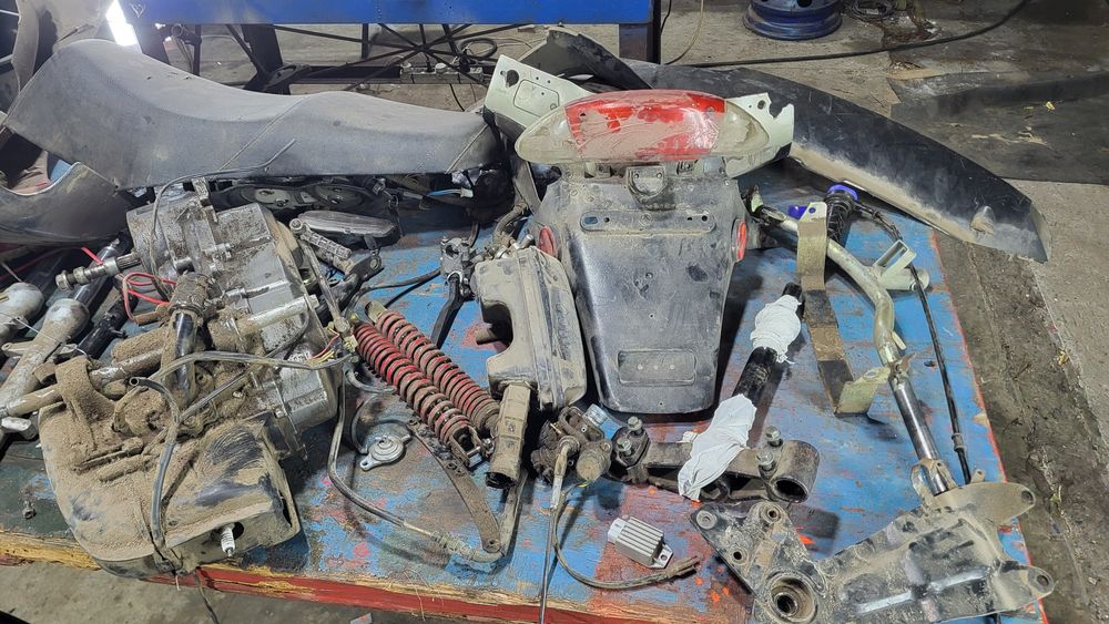 Вайпер Шторм, двигатель 50 кубов двухтактный аналог Ямаха Джог, колёса