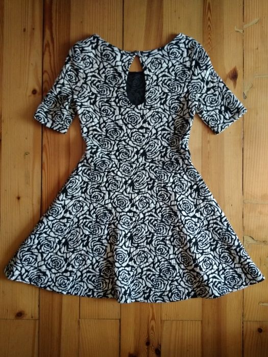 Nowa żakardowa sukienka w kwiaty, H&M, r. 36/S