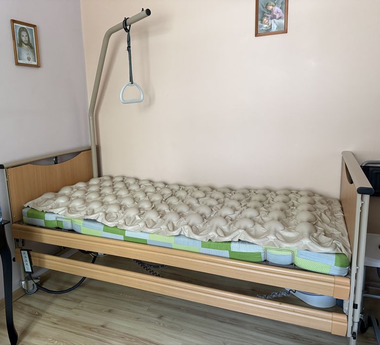 Łóżko rehabilitacyjne + stolik + materac
