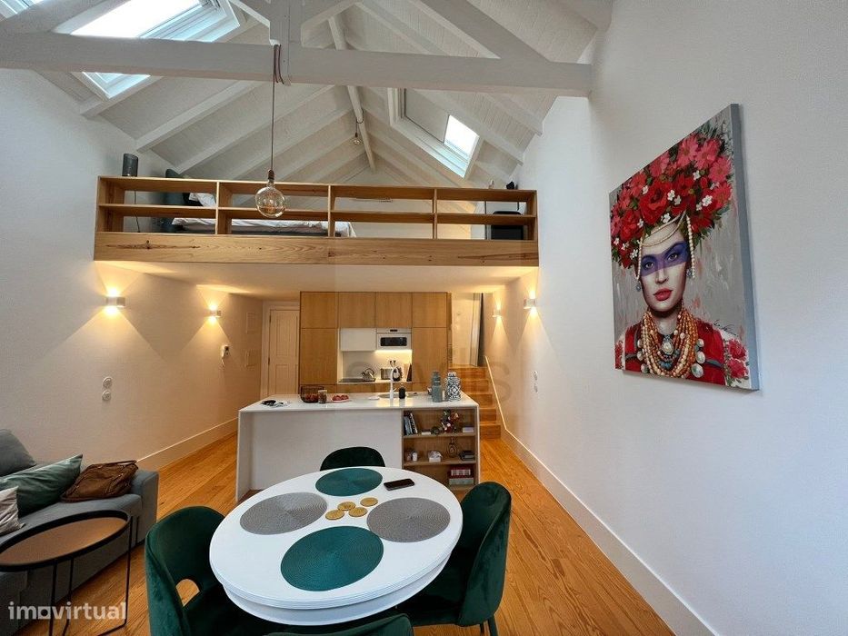 Apartamento T1 com mezannine mobilado com varanda